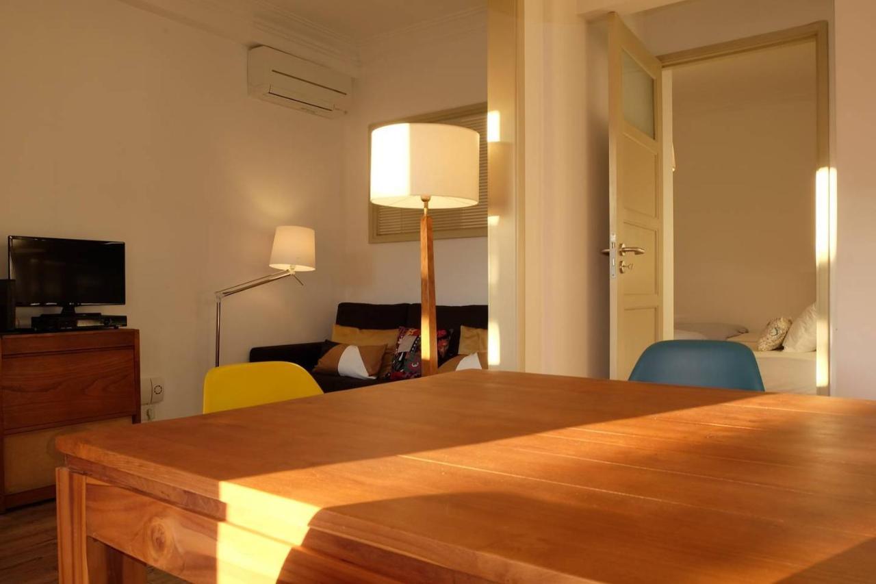 Central 2 Bedroom Apt W/Garden And Pantheon Views Lisbon Bagian luar foto