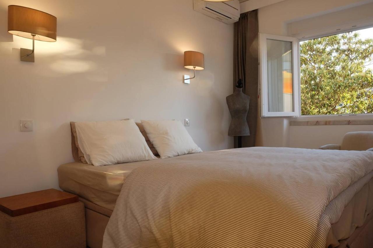 Central 2 Bedroom Apt W/Garden And Pantheon Views Lisbon Bagian luar foto